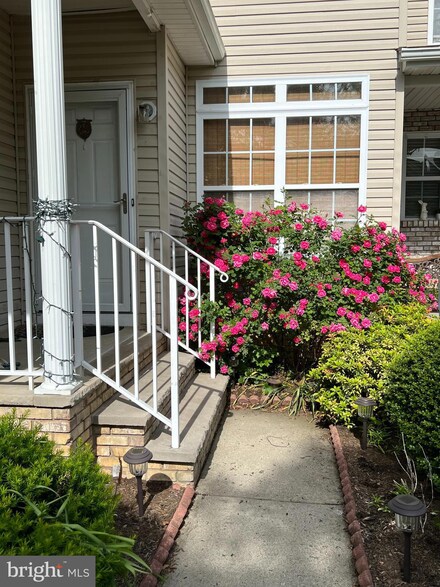 40 Frost Ln, East Windsor, NJ 08520