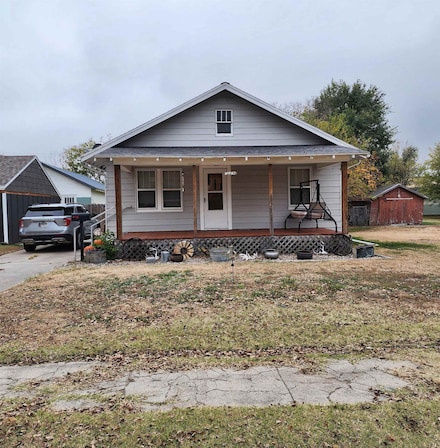 325 N 10th St, Wakeeney, KS 67672