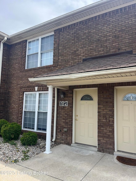 6119 Upper Hunters Trace, Louisville, KY 40216