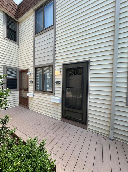 171 N Basin Dr, Ocean City, NJ 08226
