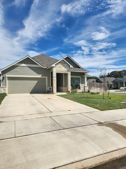1916 Thorndyke Ln, Bryan, TX 77807