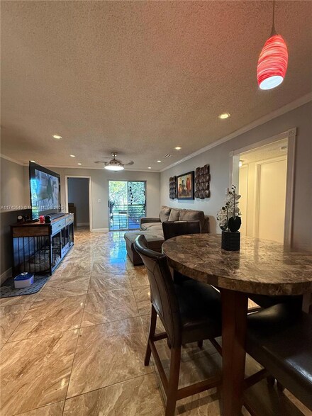 3030 NW 68th St Unit 201, Fort Lauderdale, FL 33309