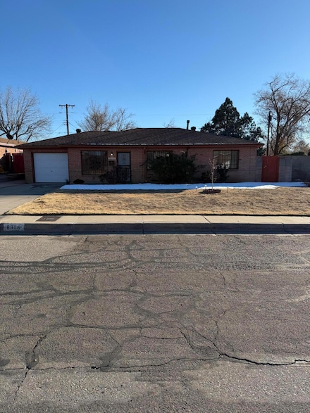 8906 Lexington Ave NE, Albuquerque, NM 87112