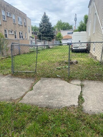 4420 W Montana St, Chicago, IL 60639