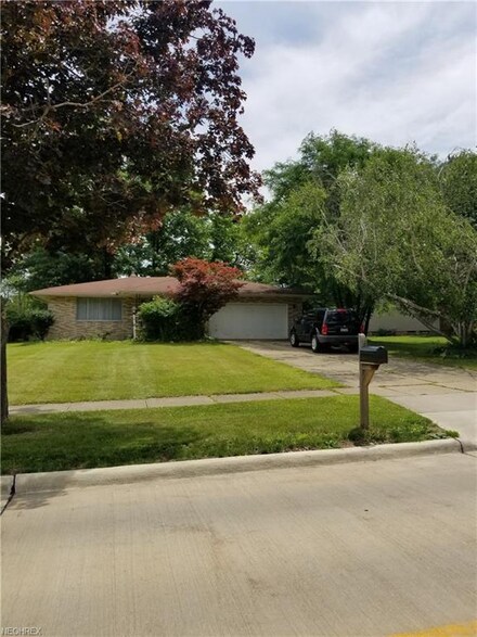 5707 Lancaster Dr, Brooklyn Heights, OH 44131