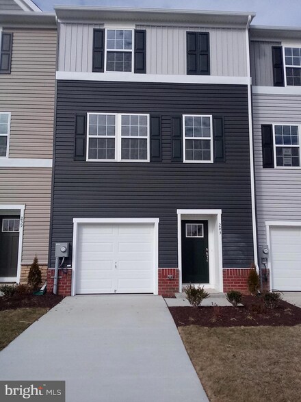 243 Magellan Dr, Martinsburg, WV 25404