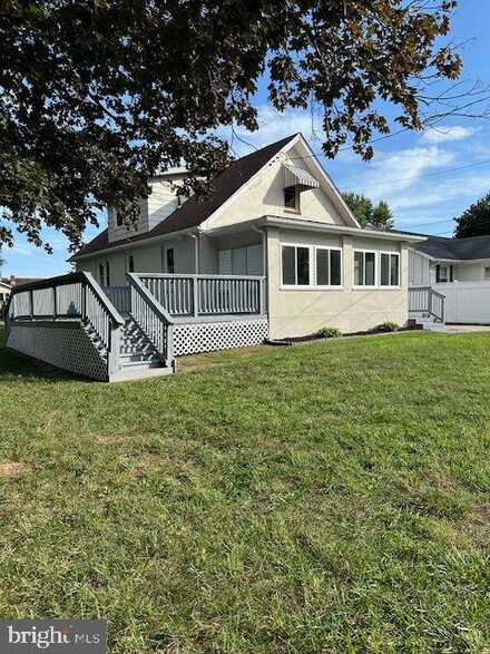 16 Grandview Ct, Penns Grove, NJ 08069