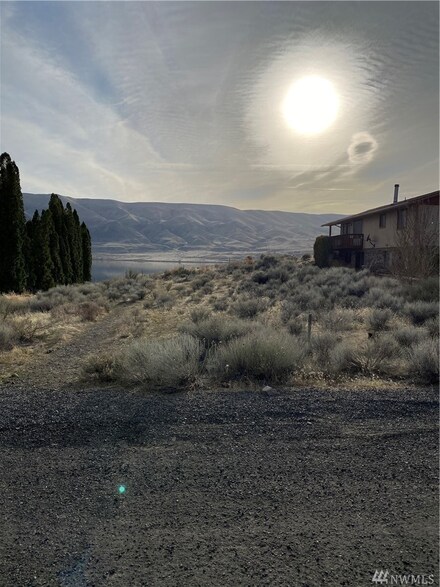702 Washington Place S, Mattawa, WA 99349