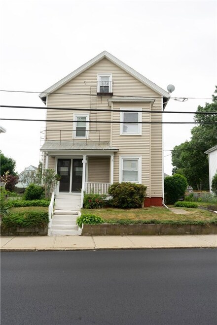 658 Weeden St, Pawtucket, RI 02860