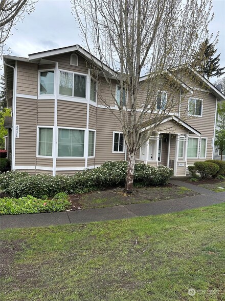 2085 Bobs Hollow Ln Unit B, Dupont, WA 98327