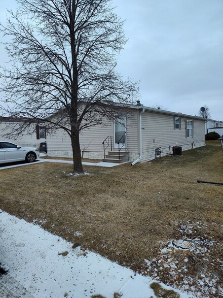 2302 Ivy Ln, Belvidere, IL 61008