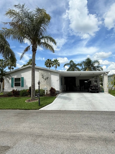 326 Waldorf Dr, Auburndale, FL 33823