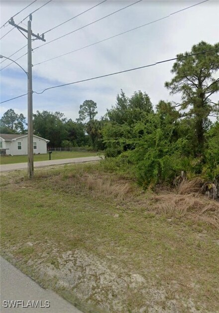 2901 E 2nd St, Lehigh Acres, FL 33936