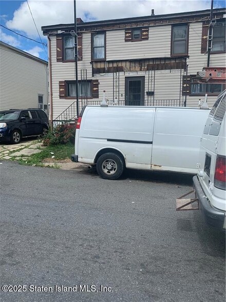 12 Trantor Place, Staten Island, NY 10302