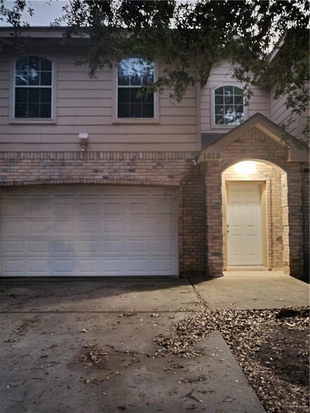 1613 Phoenix St, Edinburg, TX 78541