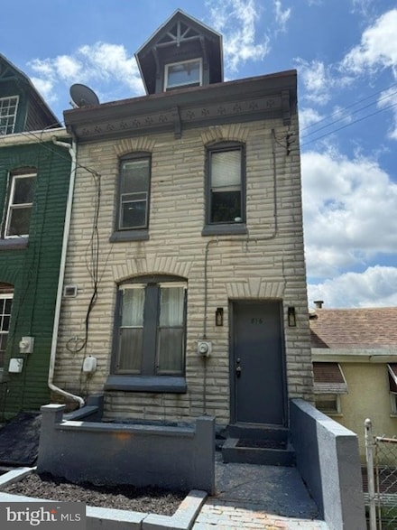 816 S 9th St, Reading, PA 19602