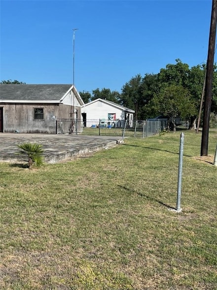 139 Island Dr, Lake City, TX 78368