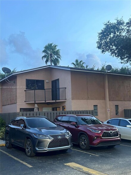3473 SW 52nd Ave, Hollywood, FL 33023