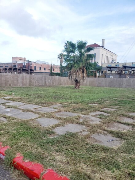 2527 Postoffice St, Galveston, TX 77550