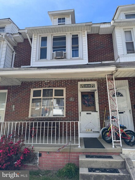1518 Moss St, Reading, PA 19604