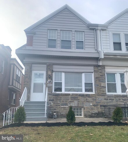 210 High St, Sharon Hill, PA 19079