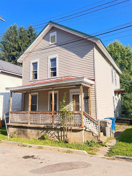 325 Wallace St, Meadville, PA 16335