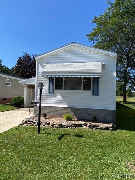 5 Xavier Rd, Clarence, NY 14031