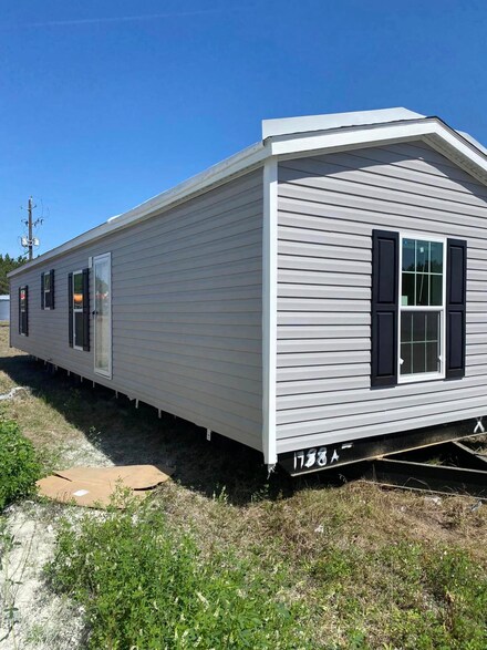 008 Pinetree Ln, Defuniak Springs, FL 32433