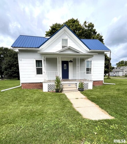 105 W Willard St, Wataga, IL 61488