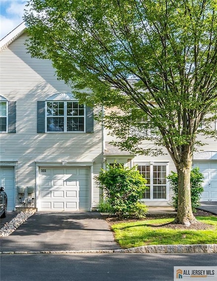 303 Harvest Ln, Monmouth Junction, NJ 08852