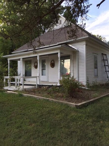 308 W Water St, Severy, KS 67137