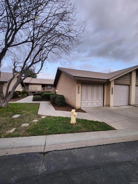 1754 Pala Lake Dr Unit 17, Fallbrook, CA 92028