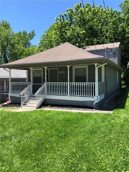 1214 S Home Ave, Independence, MO 64052