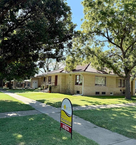 633 N Elm St, Russell, KS 67665