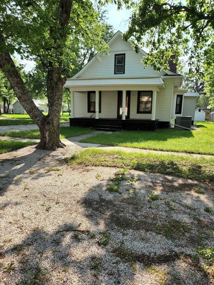 419 N Plum St, Moline, KS 67353
