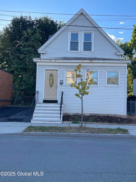 2 Sand St, Albany, NY 12209