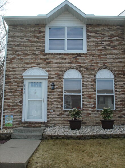 214 Buttercup Ct, Exeter, PA 18643