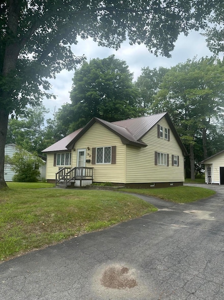 92 Michigan St, Millinocket, ME 04462