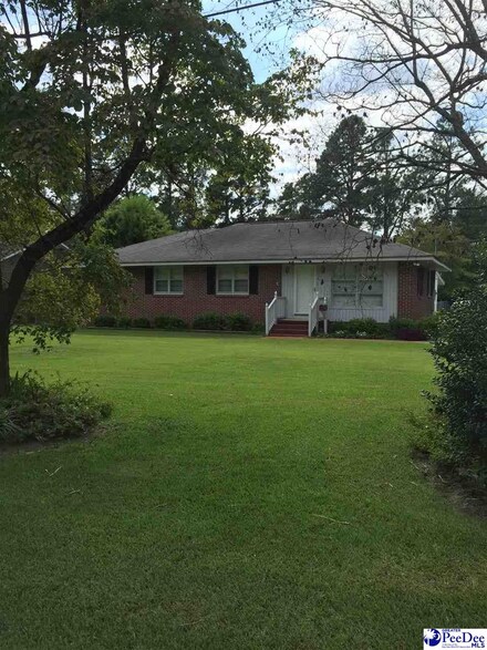 600 Yarboro St, Mullins, SC 29574