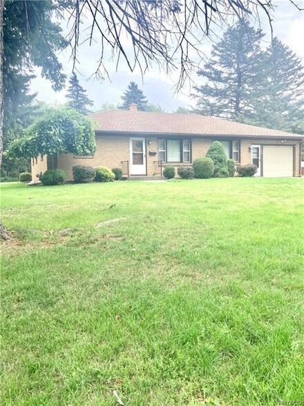 4703 Hedgewood Dr, Buffalo, NY 14221