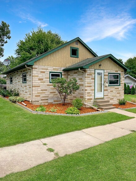 507 E 10th St, Marshfield, WI 54449