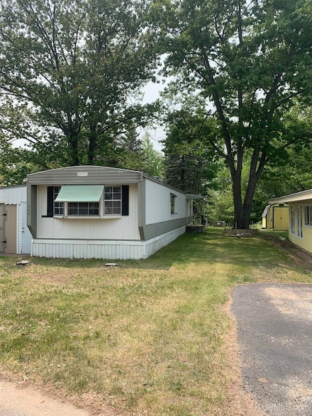 236 Dawns Lake Rd Unit Trailer 208, Iron Mountain, MI 49801