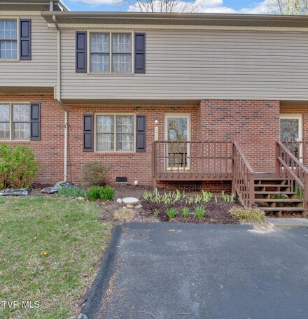 1709 Herrin Dr, Johnson City, TN 37604