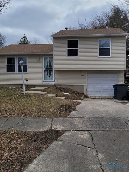 3833 Scotsmoore Ln, Toledo, OH 43607