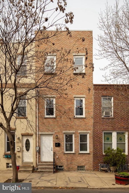 1909 Manton St, Philadelphia, PA 19146