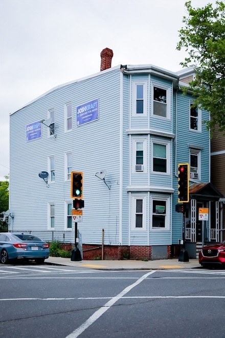 132 Chelsea St, Boston, MA 02128