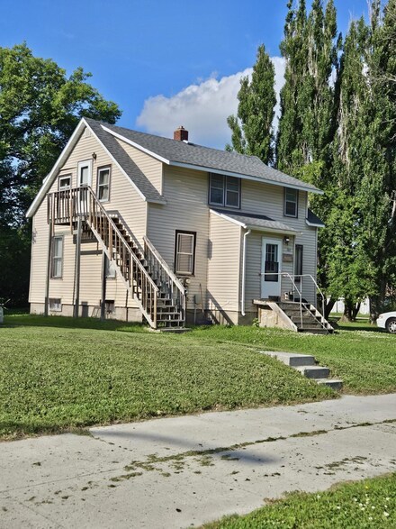 705 8th St E, Thief River Falls, MN 56701