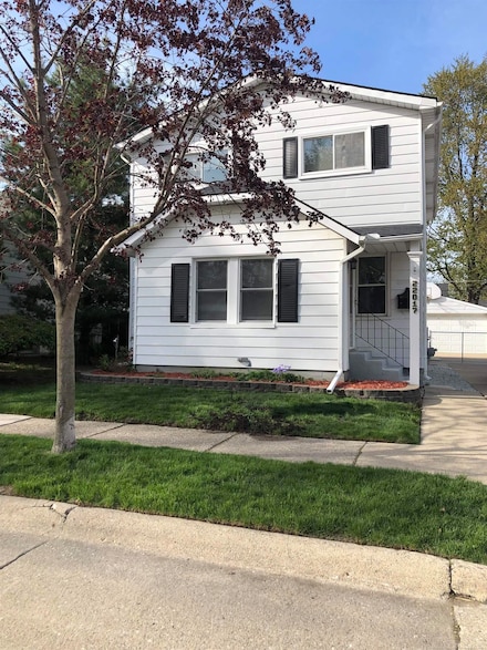 22017 Rosedale St, Saint Clair Shores, MI 48080