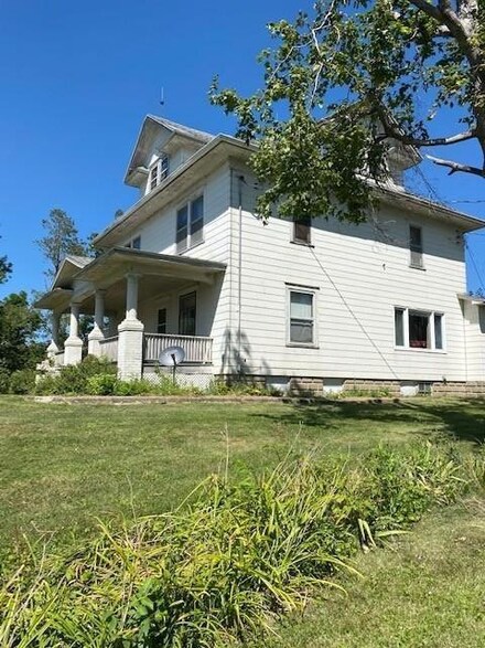 6528 11th Ave, Dysart, IA 52224