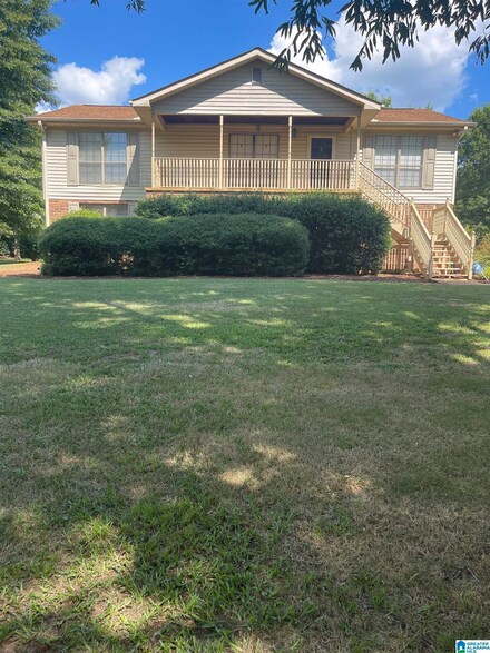 1066 Grimes Cir, Bessemer, AL 35020